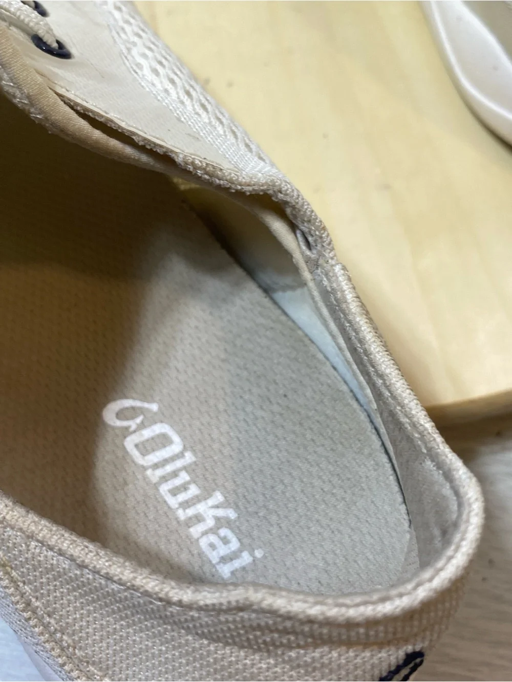 Olukai Moku Pae Men's Size 9.5 White Beige Boat Shoes Mesh Casual Sneakers 10472